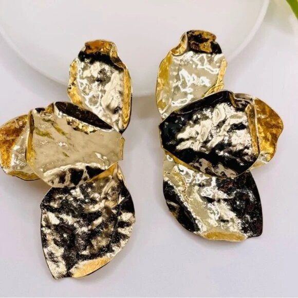 Zara Hammered Gold Leaf Earrings✨✨ with gift box - Picture 2 of 5